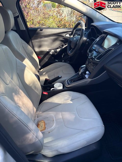 Used 2015 Ford Focus Titanium w/ Titanium Technology Package FWD image 9