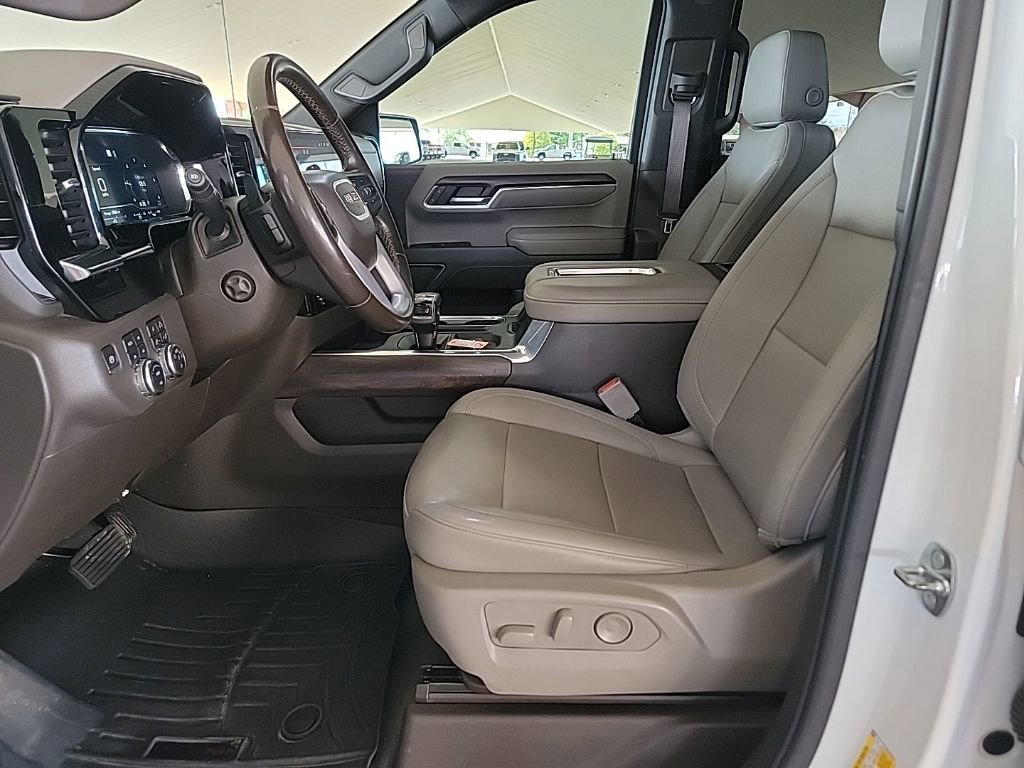 Used 2022 GMC Sierra 1500 SLT w/ SLT Convenience Package AWD/4WD image 2