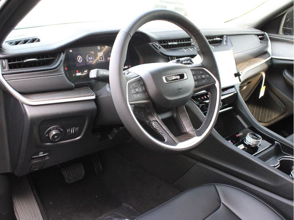 New 2026 Jeep Grand Cherokee L Limited w/ Limited Altitude Package AWD/4WD image 12