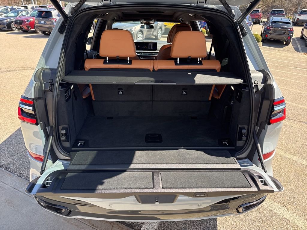 Used 2023 BMW X7 xDrive40i w/ M Sport Package image 23