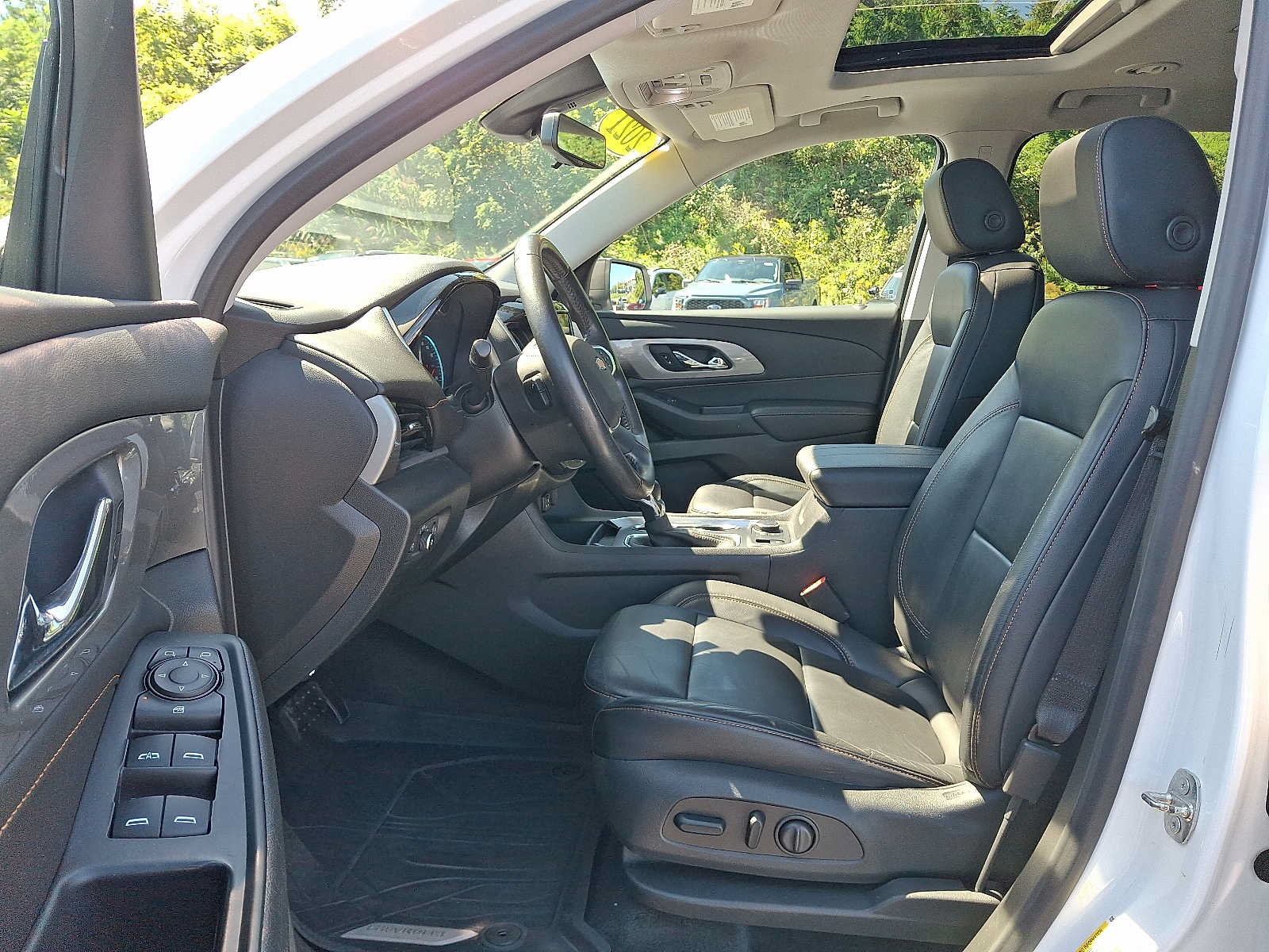 Used 2021 Chevrolet Traverse LT w/ LT Premium Package AWD/4WD image 13