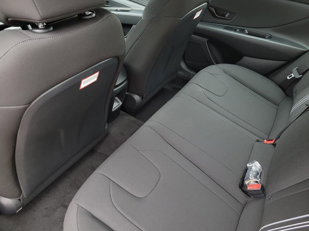 New 2025 Hyundai Elantra SEL FWD image 17