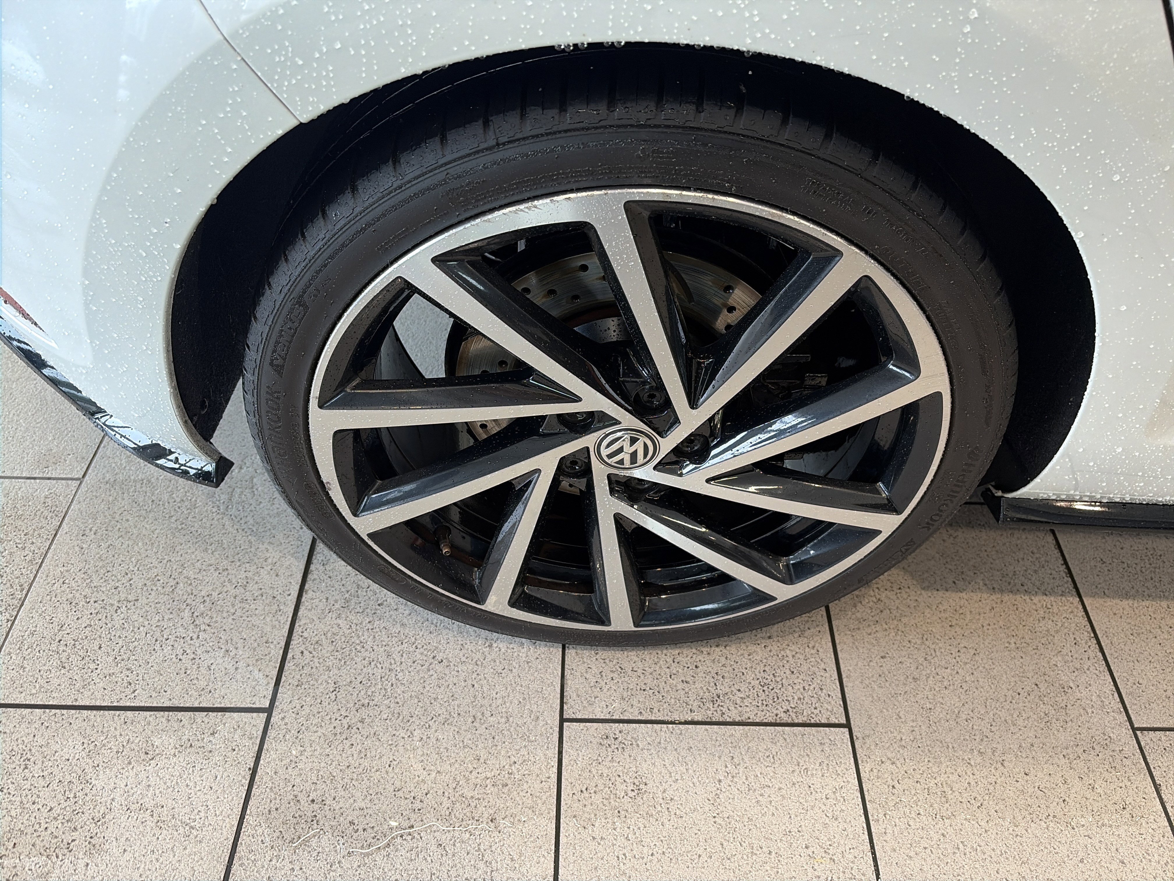Used 2018 Volkswagen Golf R 4-Door AWD/4WD image 12