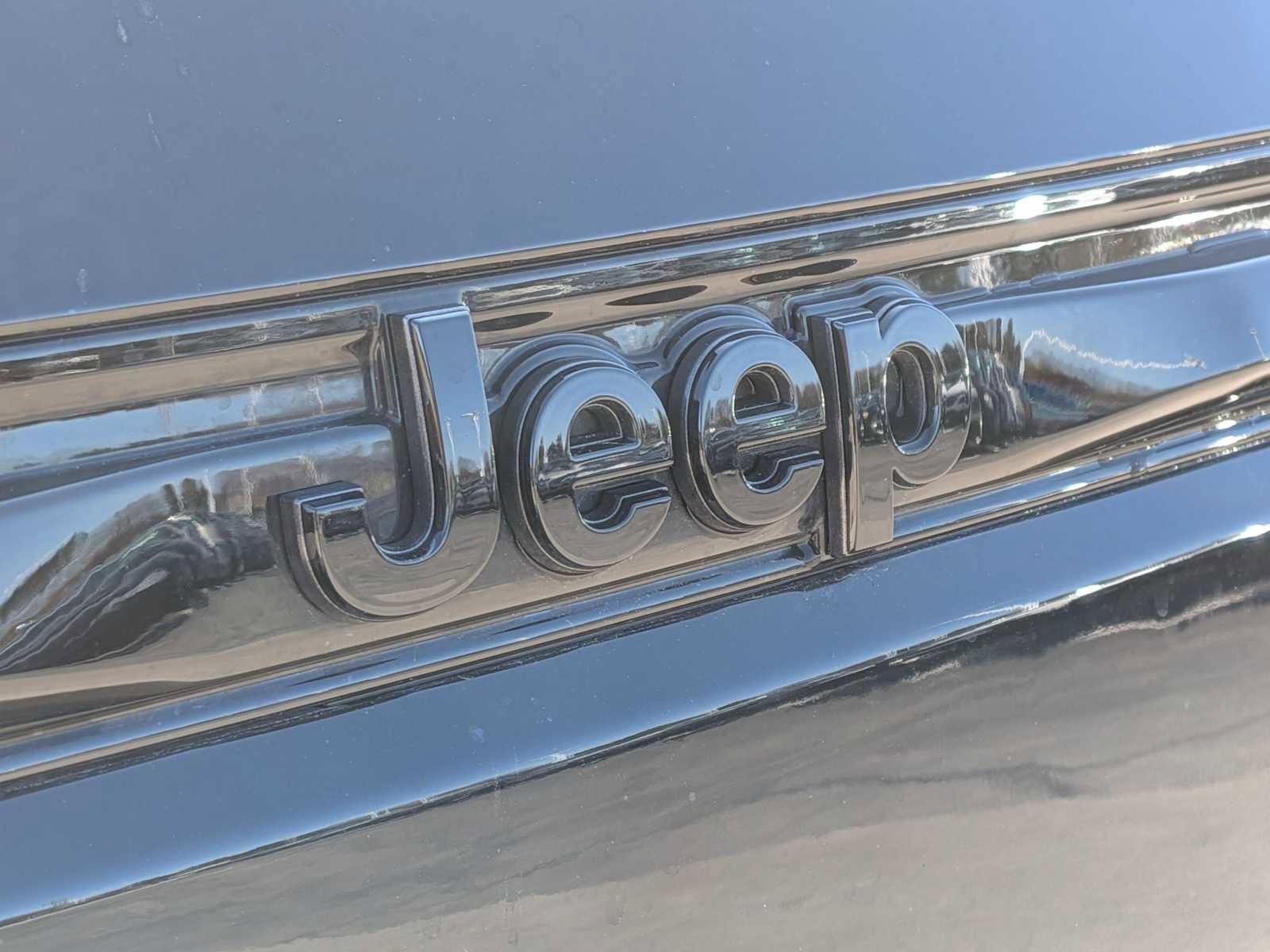 Used 2023 Jeep Grand Cherokee Altitude image 12