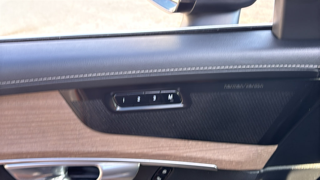 Certified 2026 Volvo XC90 B6 Plus AWD/4WD image 13