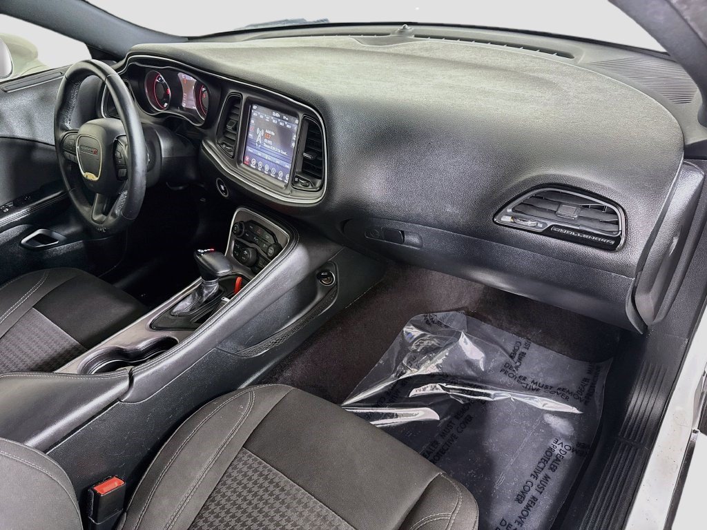 Used 2017 Dodge Challenger SXT w/ Driver Convenience Group RWD image 26