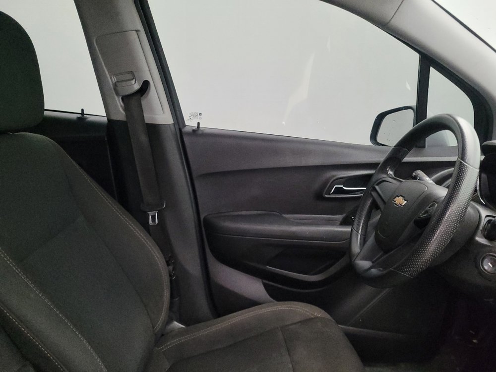 Used 2019 Chevrolet Trax LS AWD/4WD image 21