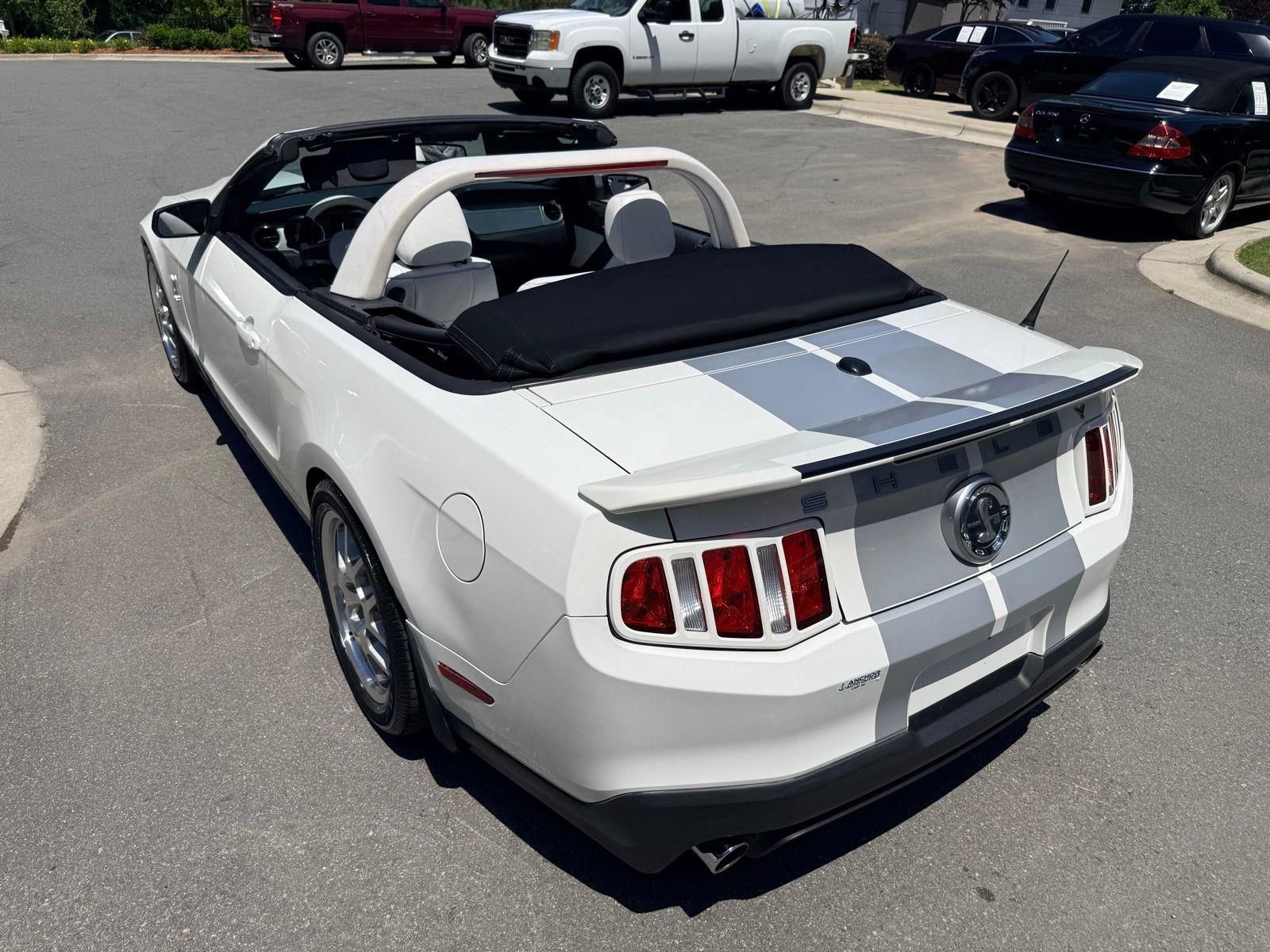 Used 2010 Ford Mustang Shelby GT500 RWD image 16