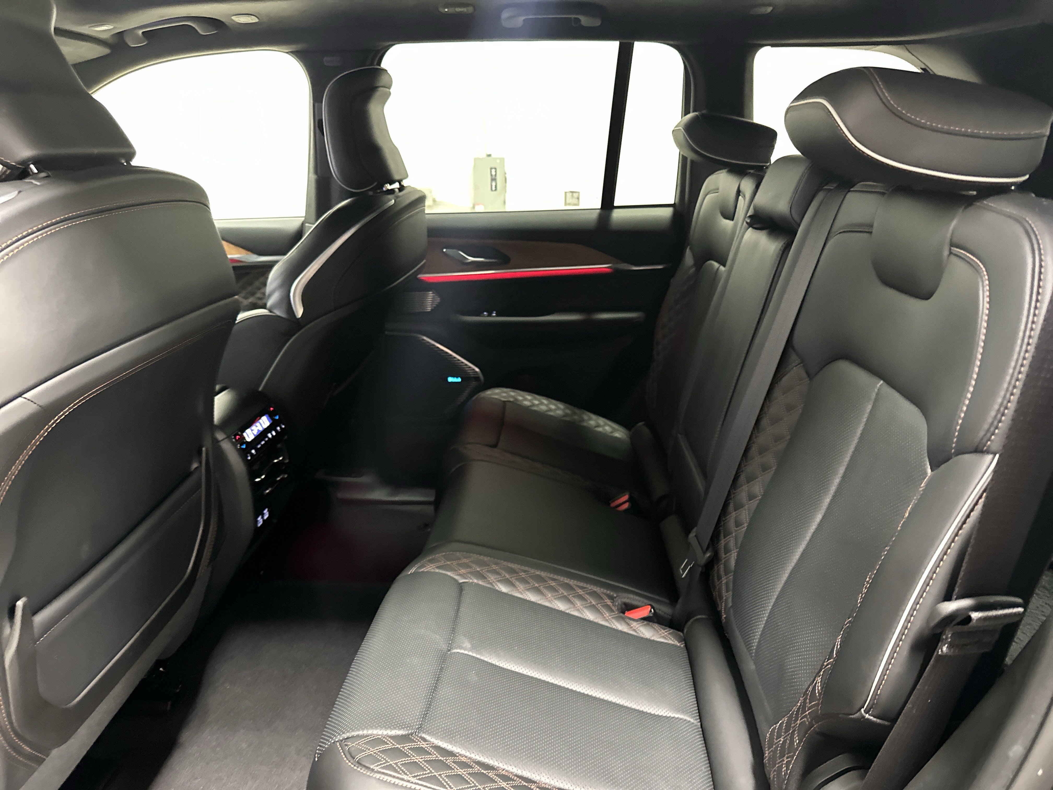 Used 2024 Jeep Grand Cherokee Summit AWD/4WD image 31
