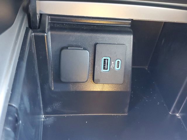 Used 2023 Ford Explorer XLT RWD image 31