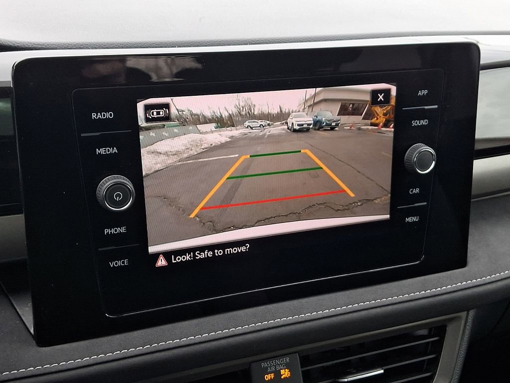 Certified 2025 Volkswagen Taos SE AWD/4WD image 18