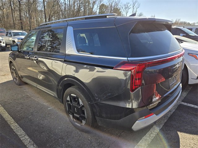 Used 2025 Kia Carnival EX image 6