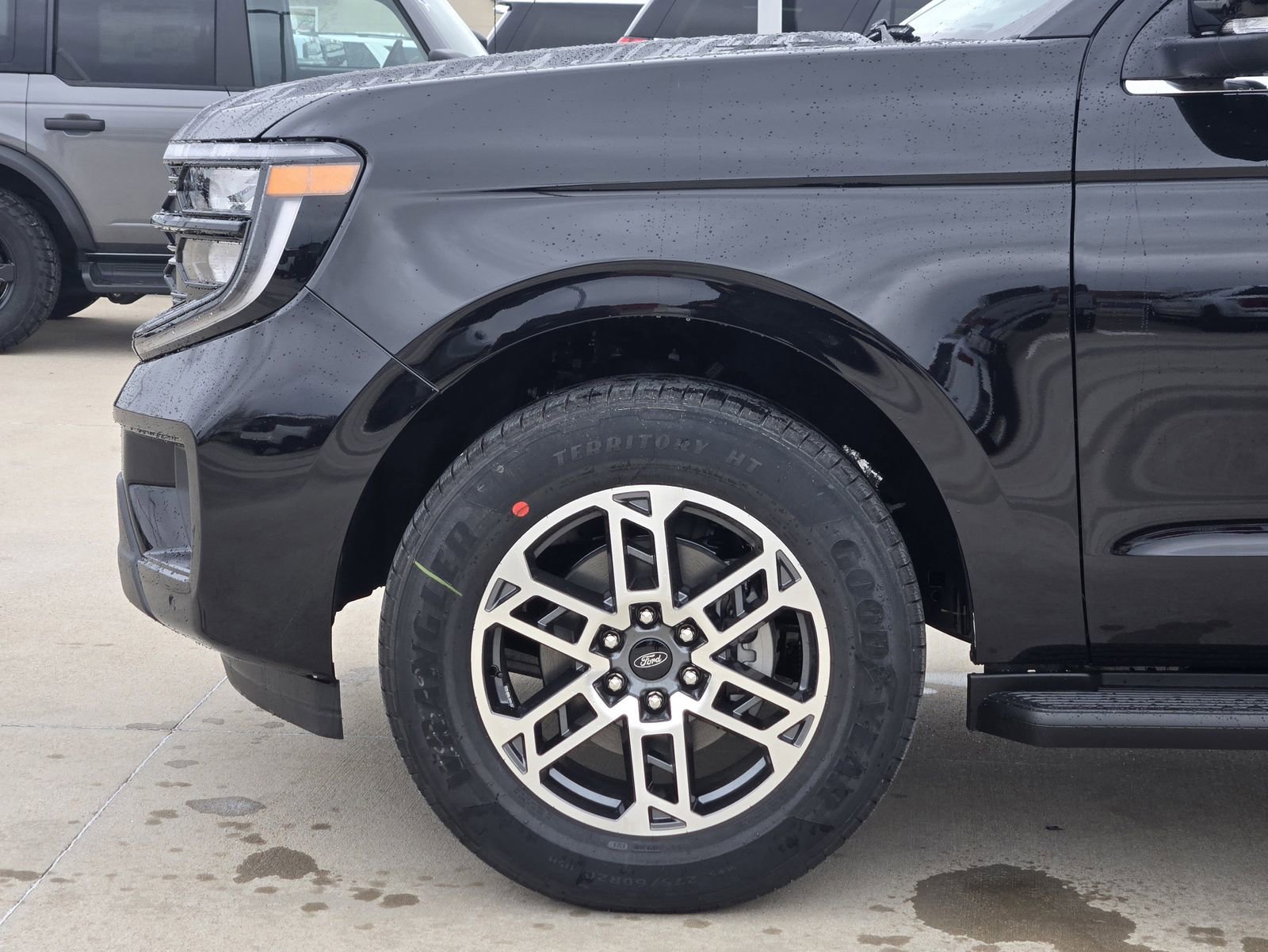 New 2026 Ford Expedition Active image 9