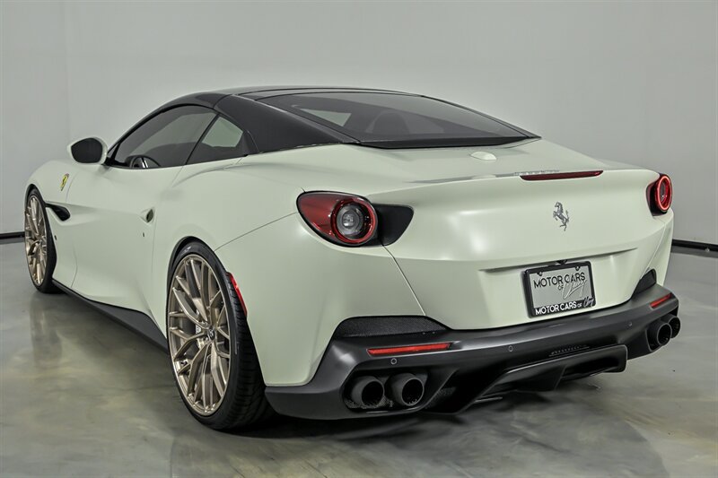 Used 2019 Ferrari Portofino RWD image 14