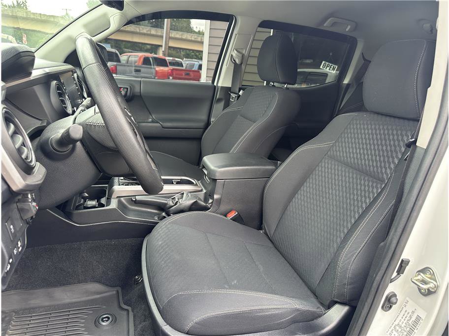 Used 2021 Toyota Tacoma SR5 w/ Trail Edition image 17