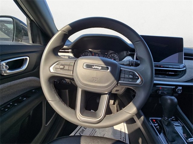Used 2024 Jeep Compass Latitude image 12