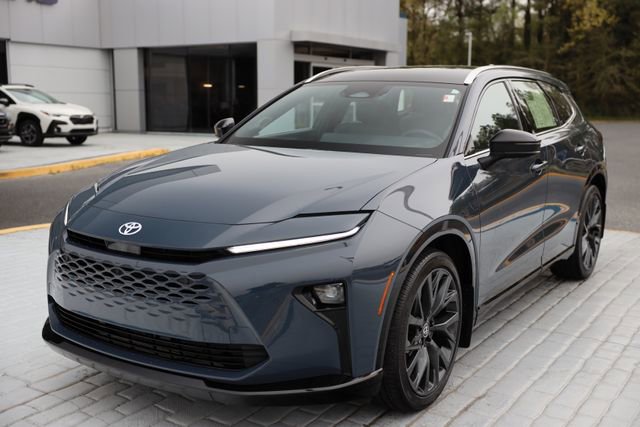 Used 2025 Toyota Crown Signia w/ Advanced Technology Package AWD/4WD image 1