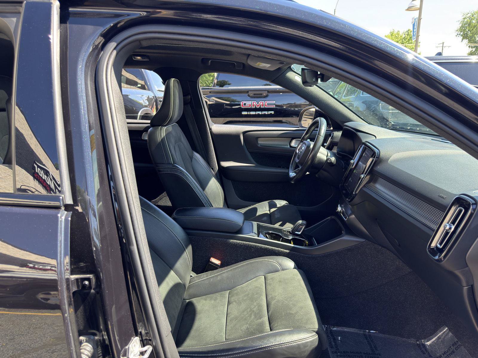 Used 2021 Volvo XC40 P8 Recharge w/ Advanced Package AWD/4WD image 39