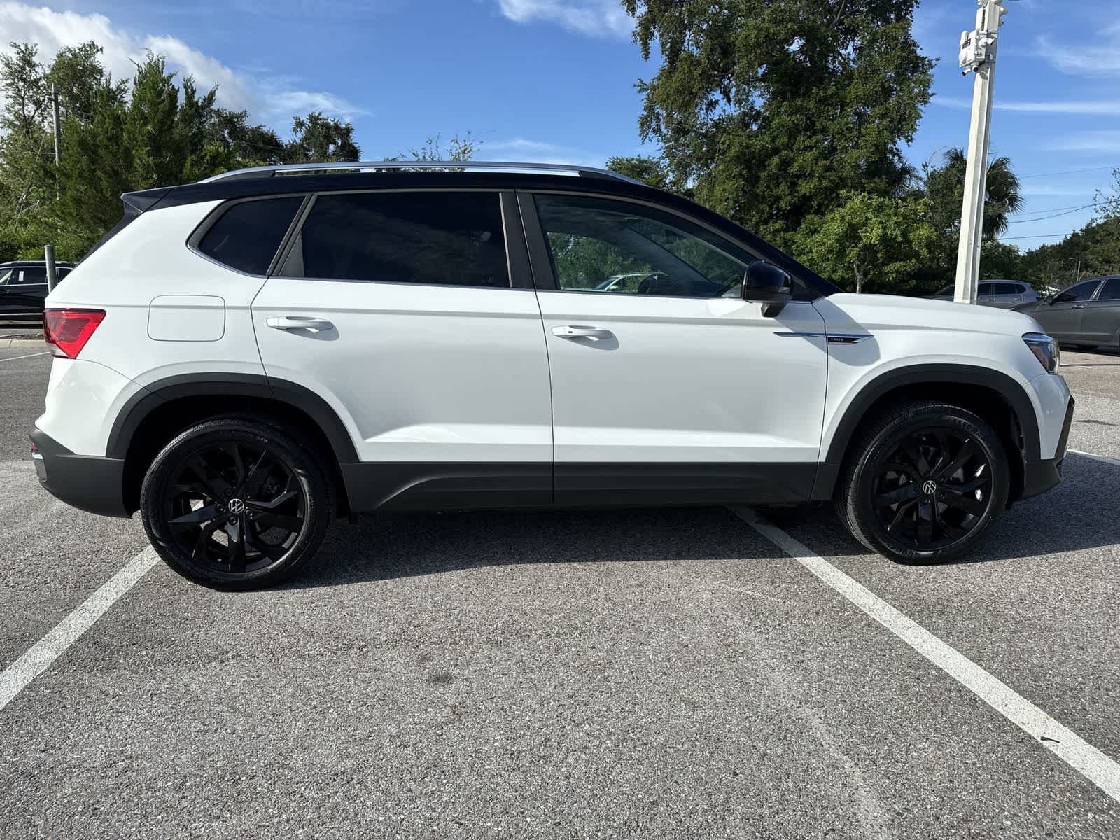Certified 2024 Volkswagen Taos SE w/ Panoramic Sunroof Package FWD image 7