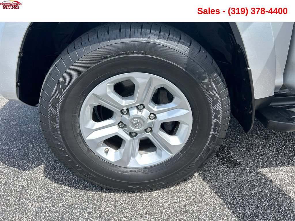 Used 2021 Toyota 4Runner SR5 AWD/4WD image 21