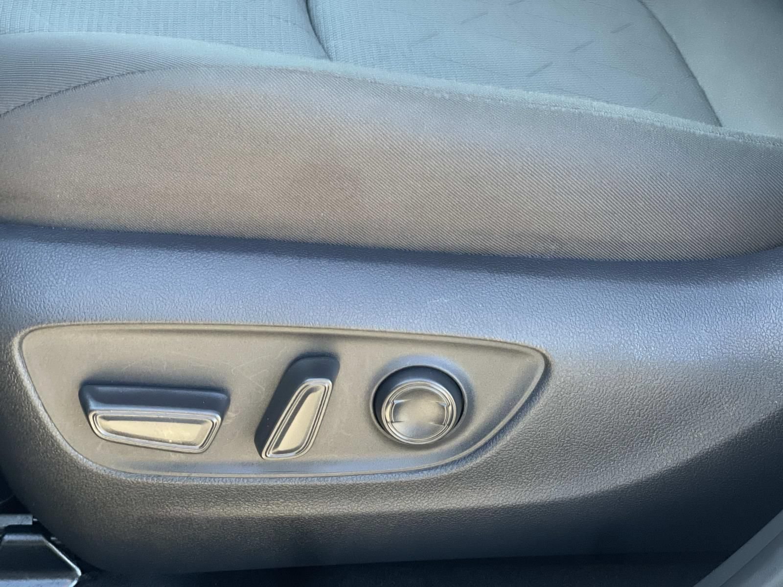 Used 2025 Toyota RAV4 XLE AWD/4WD image 19
