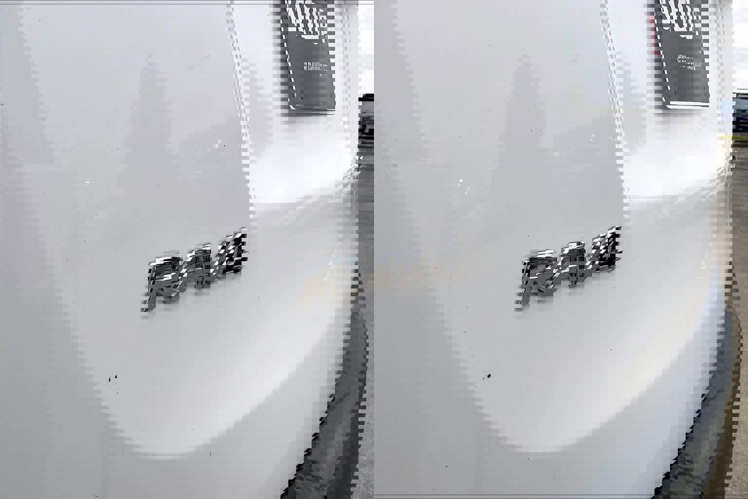 Used 2014 Toyota RAV4 XLE image 28