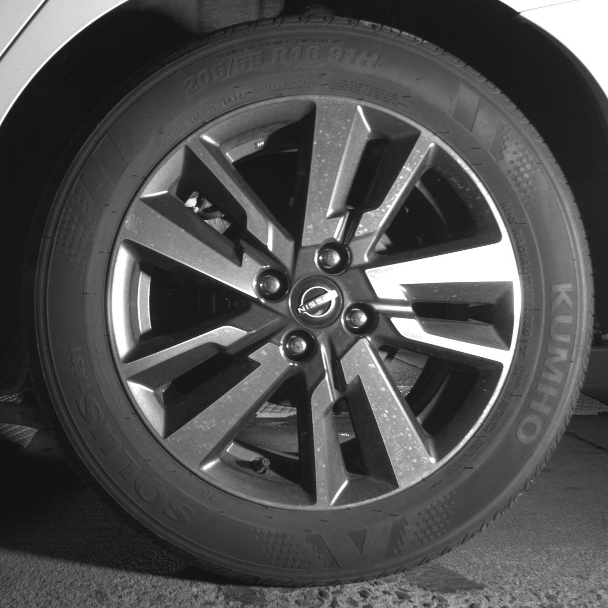 Used 2025 Nissan Versa SV image 14