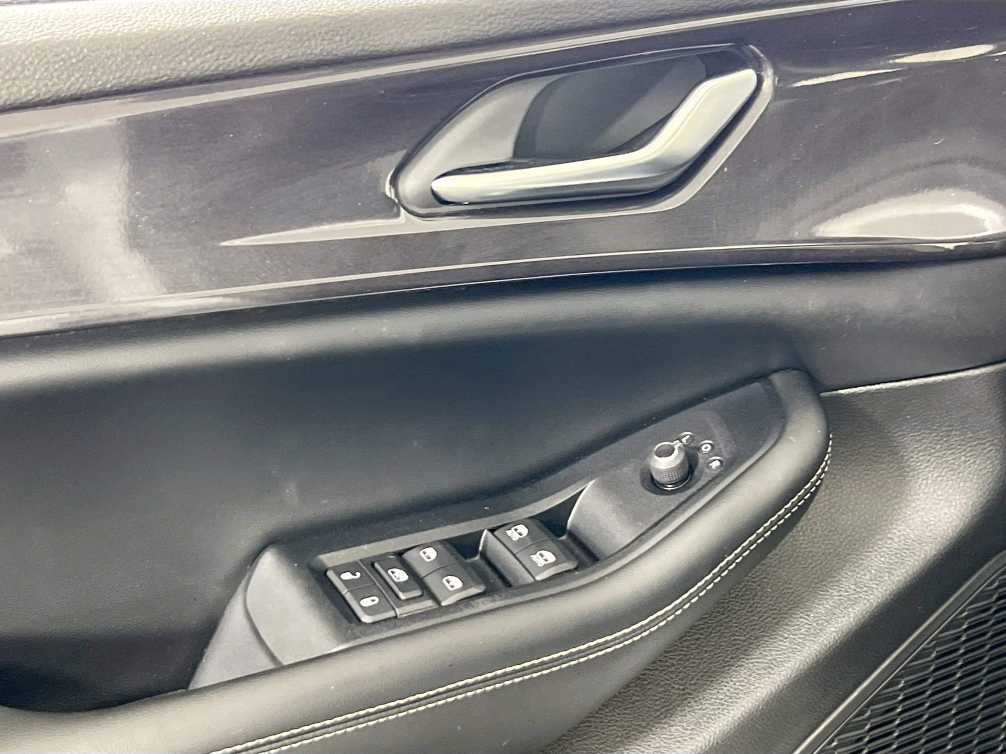 Used 2023 Jeep Grand Cherokee Altitude image 17