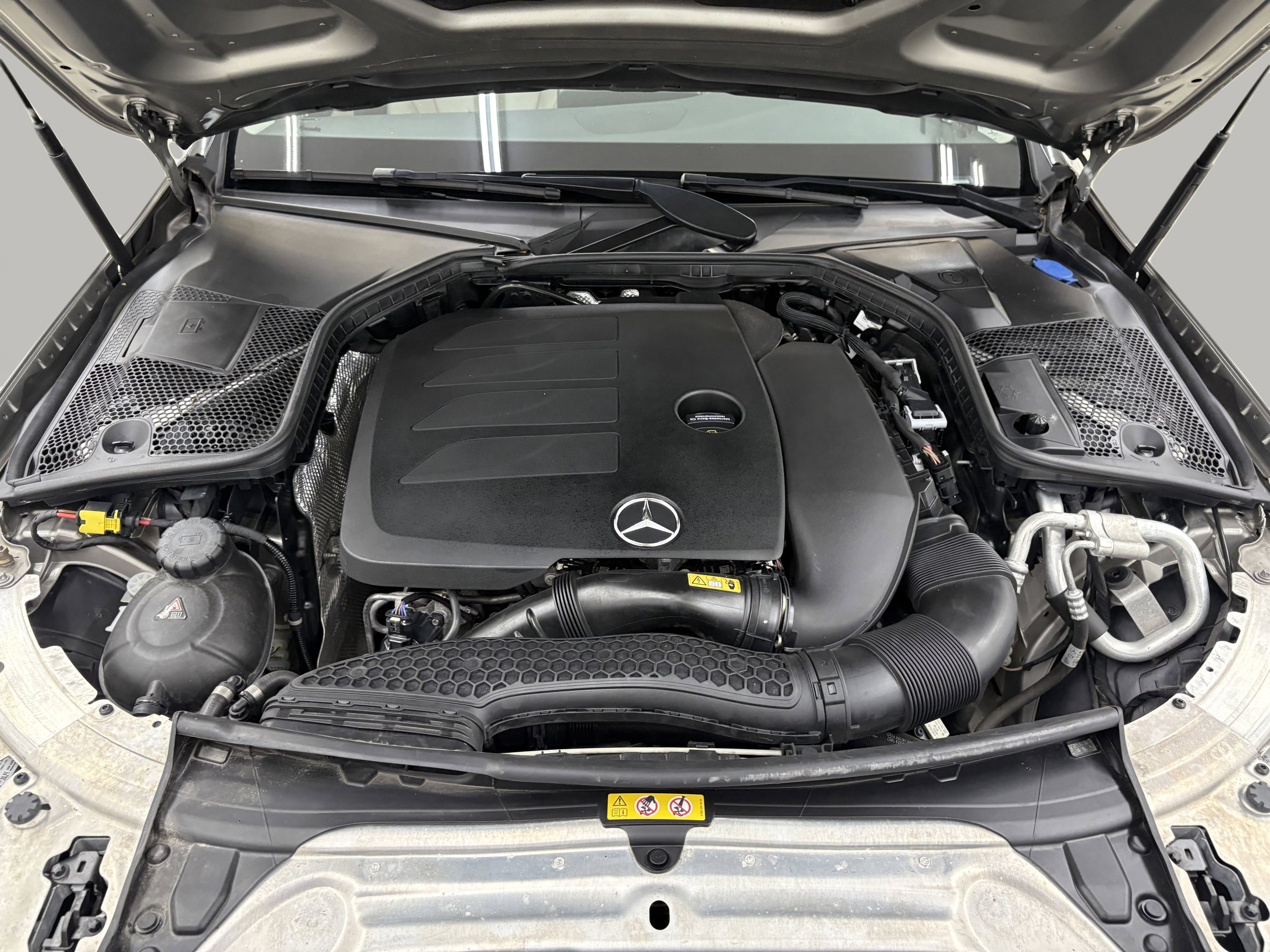 Used 2020 Mercedes-Benz C 300 4MATIC Sedan image 7