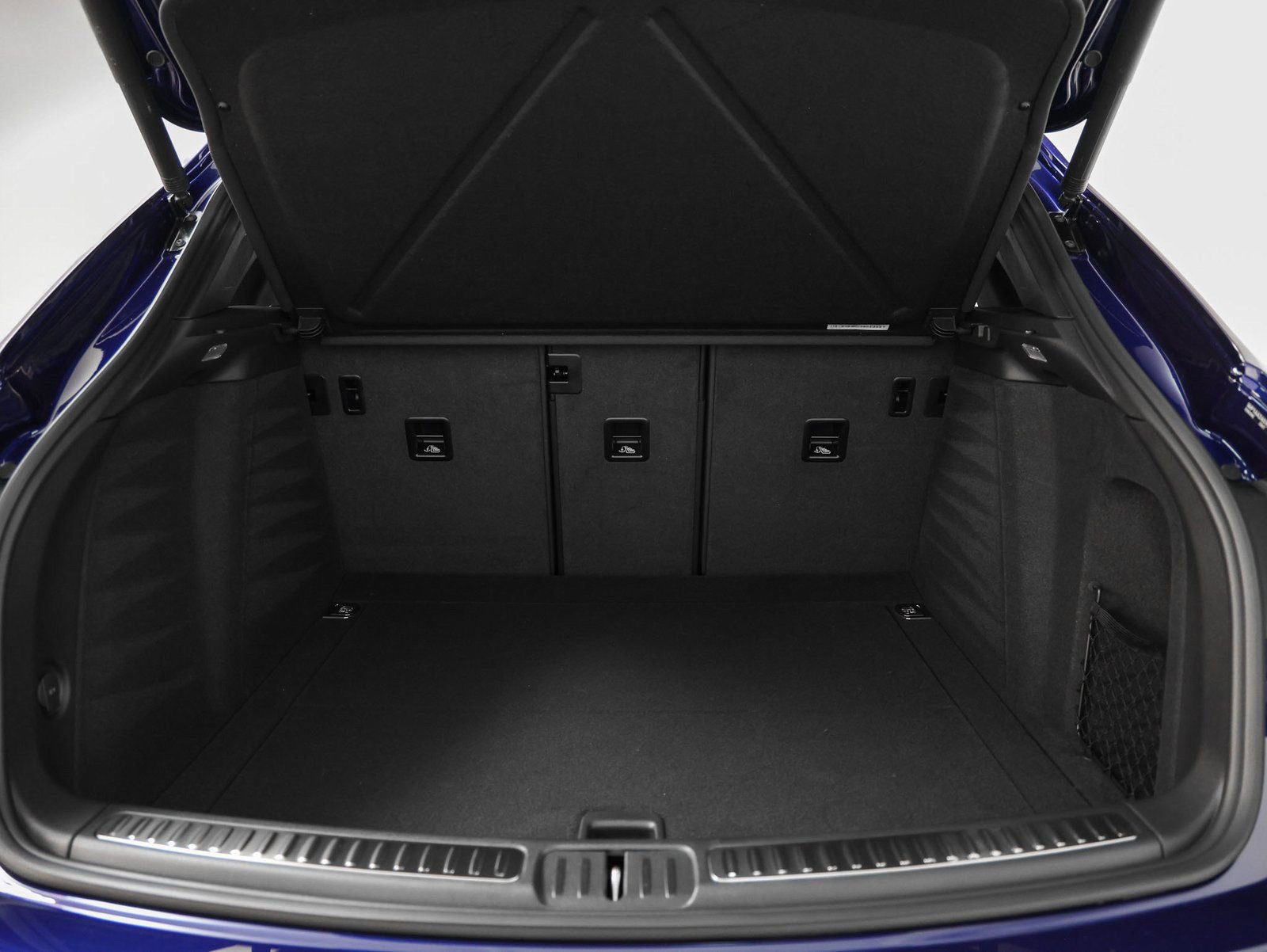 Certified 2025 Porsche Macan image 16