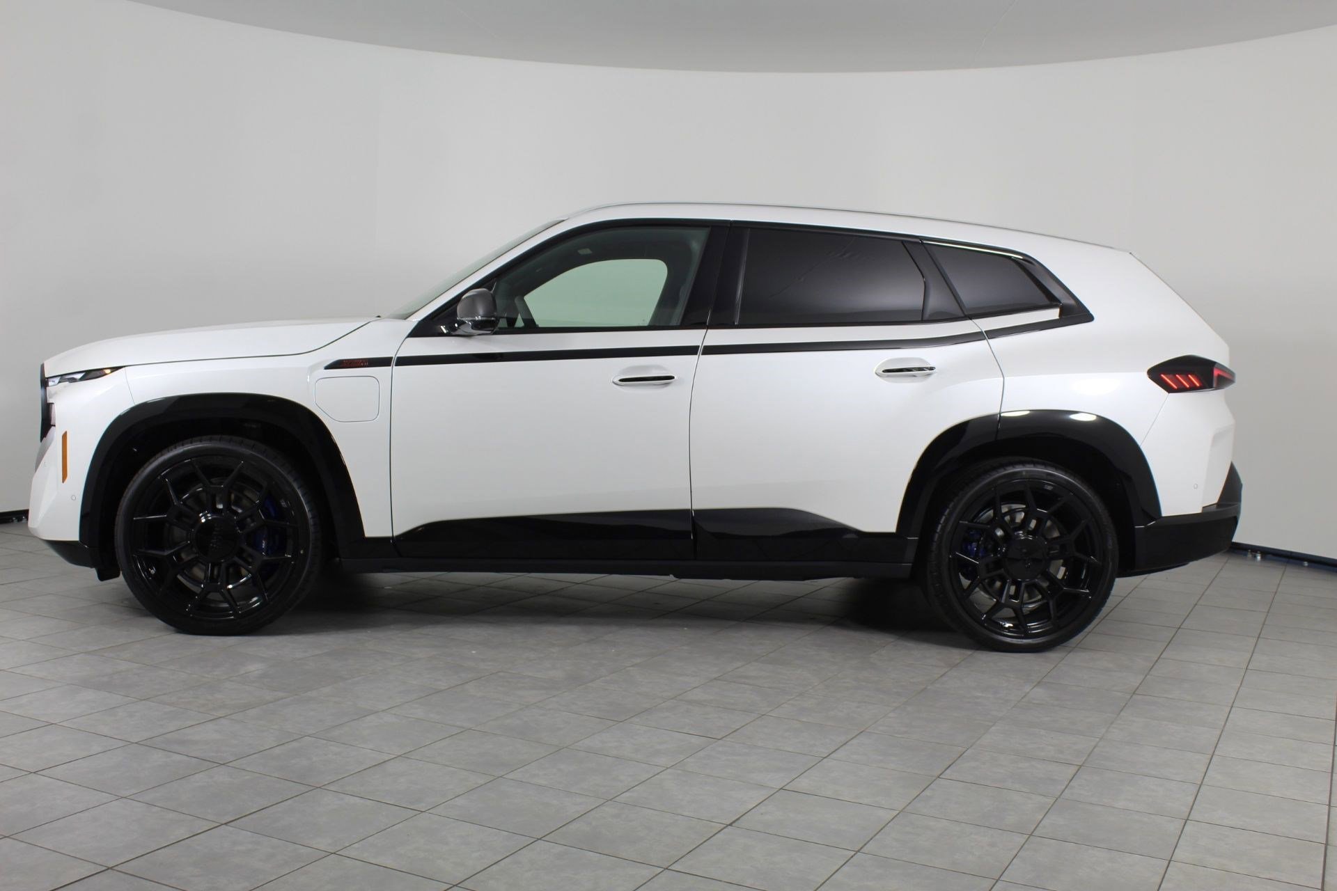 New 2026 BMW XM Label Red image 2