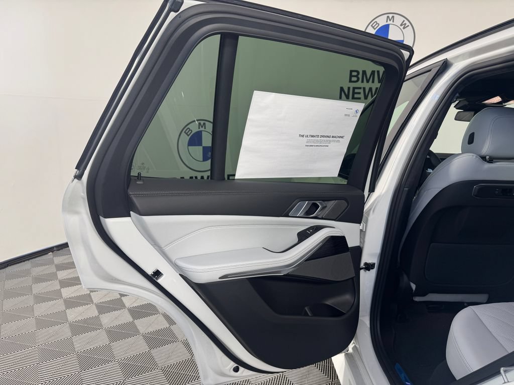 New 2026 BMW X5 xDrive40i w/ M Sport Package AWD/4WD image 17