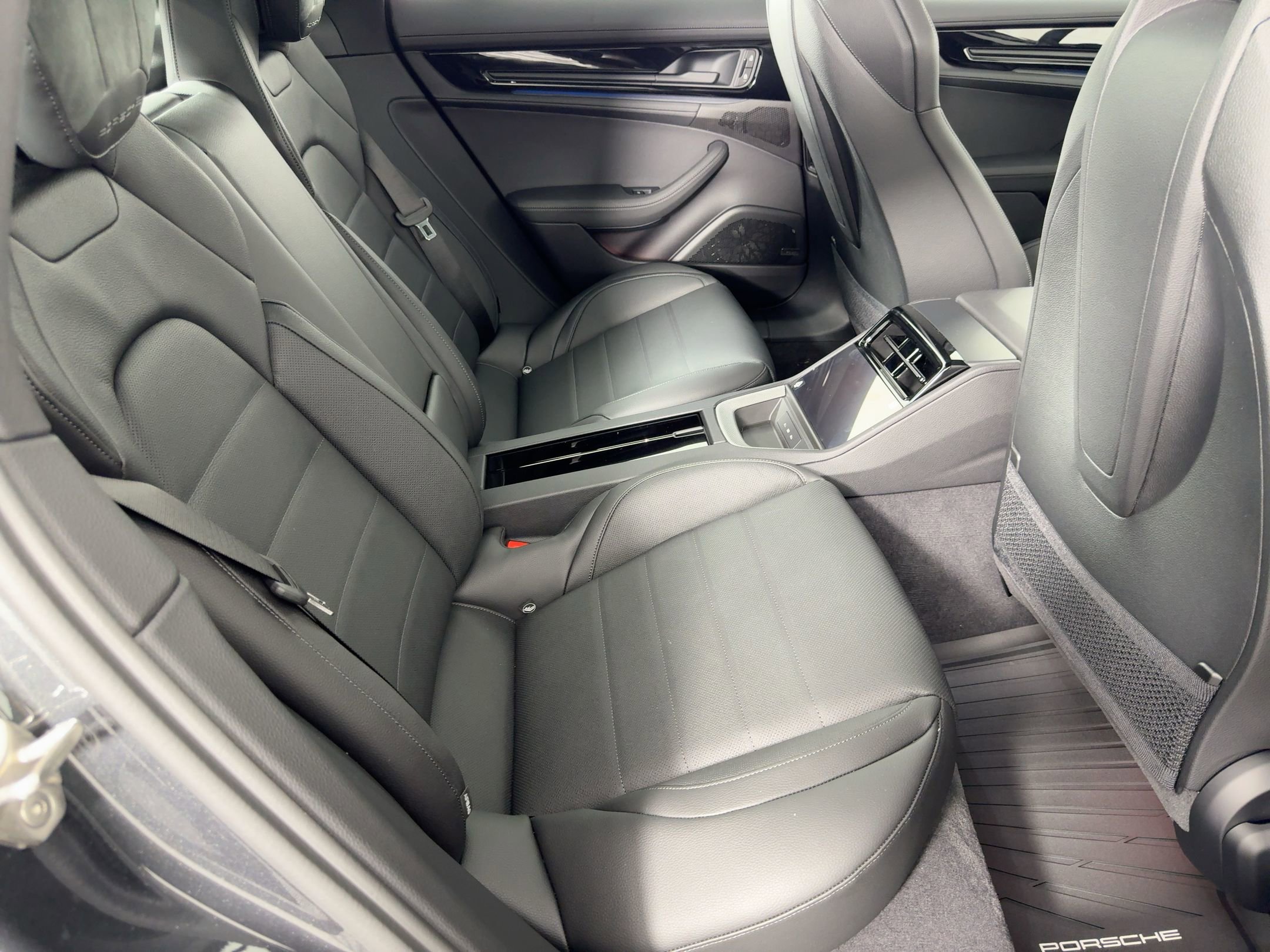 Used 2026 Porsche Panamera image 29