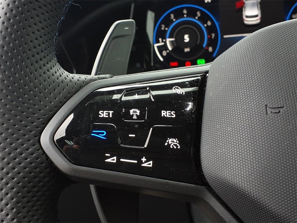 Used 2023 Volkswagen Golf 20th Anniversary Edition image 19