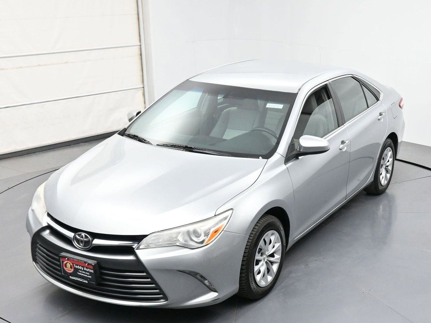 Used 2017 Toyota Camry LE FWD image 35
