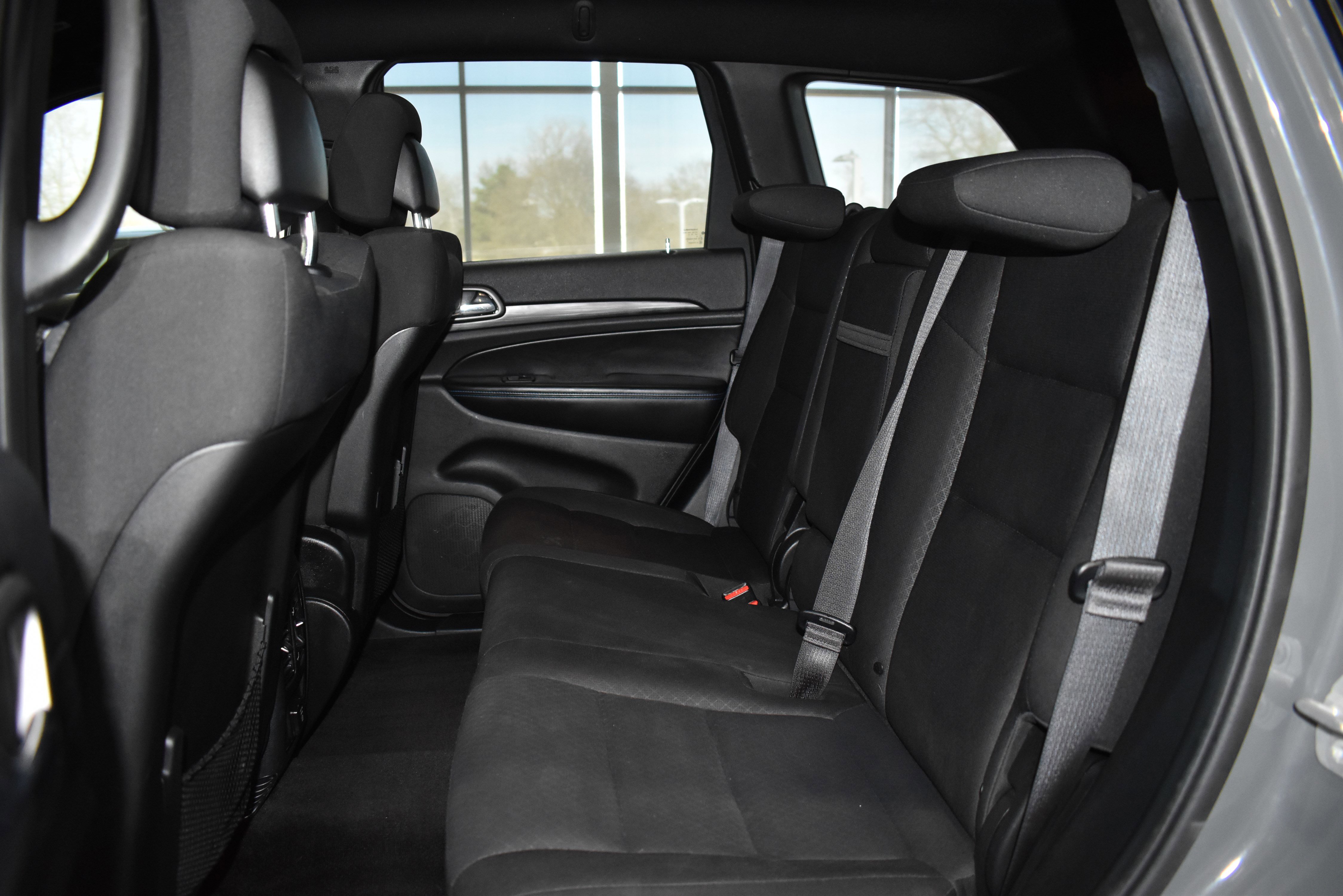 Used 2019 Jeep Grand Cherokee Laredo AWD/4WD image 31