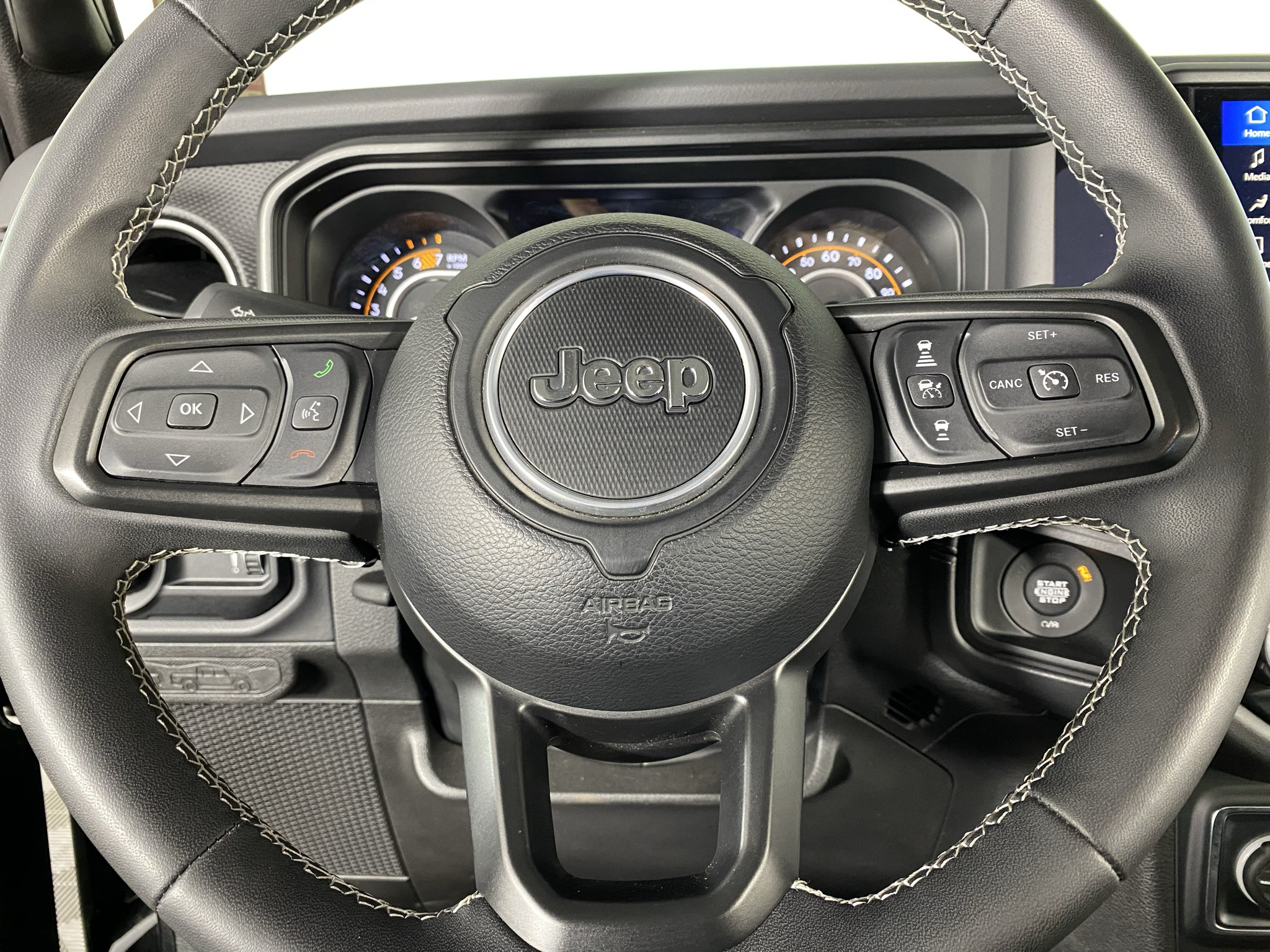 Used 2025 Jeep Wrangler Unlimited Rubicon AWD/4WD image 13