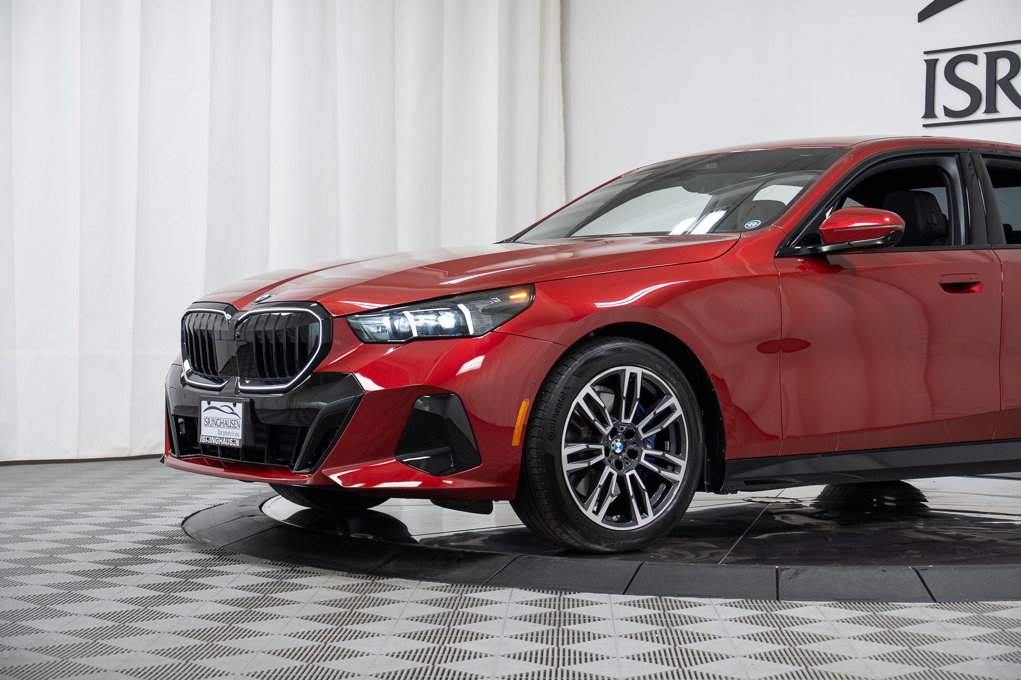 Used 2025 BMW 530i xDrive w/ M Sport Package AWD/4WD image 25