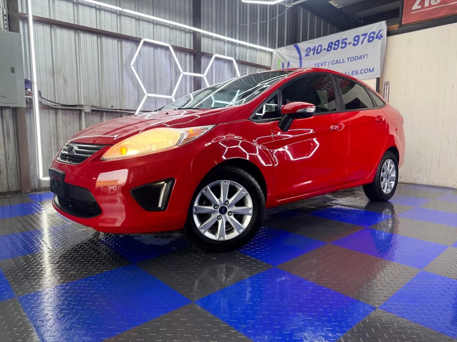 Used 2013 Ford Fiesta SE image 4