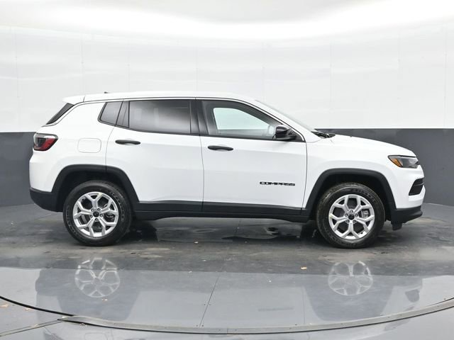 Used 2025 Jeep Compass Sport image 5