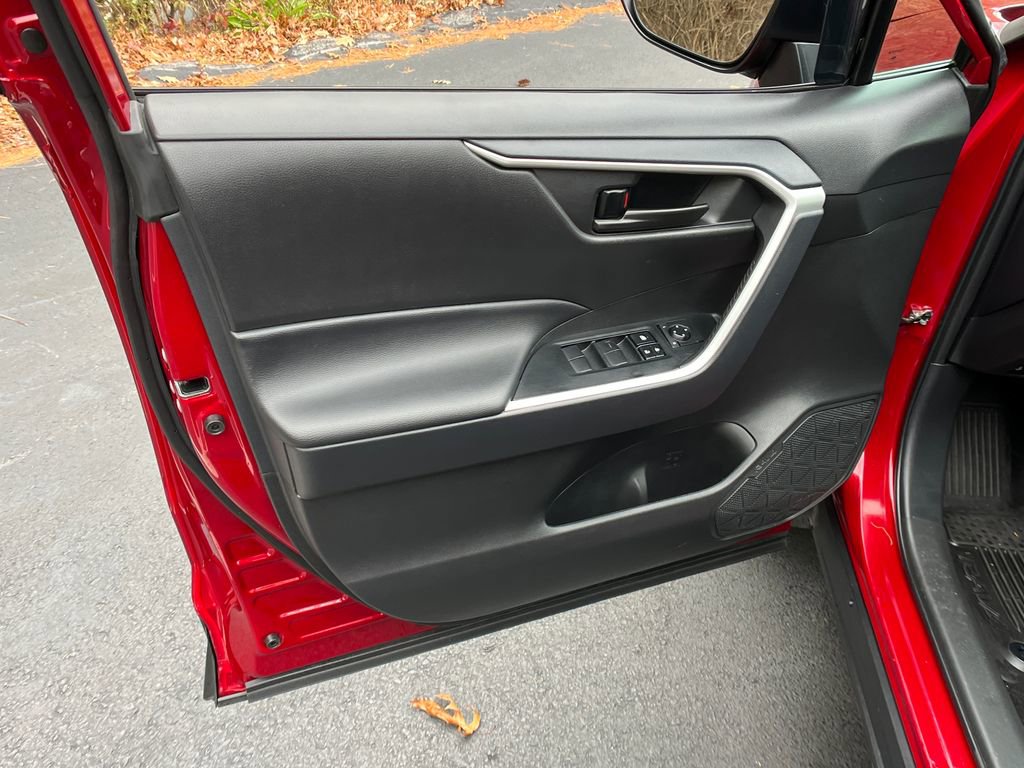 Used 2025 Toyota RAV4 LE image 11