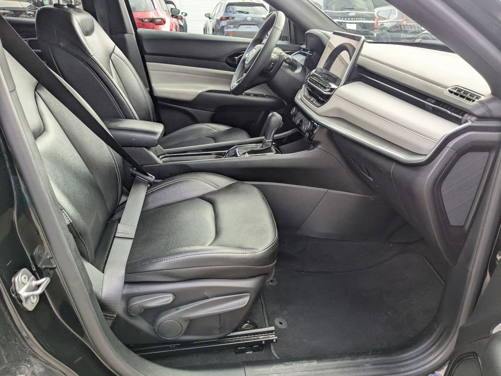 Used 2025 Jeep Compass Limited image 30