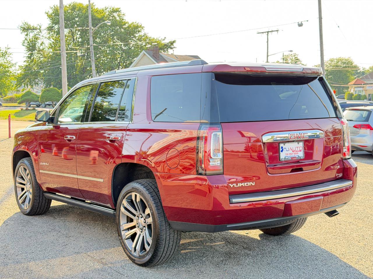 Used 2017 GMC Yukon Denali w/ Open Road Package AWD/4WD image 7