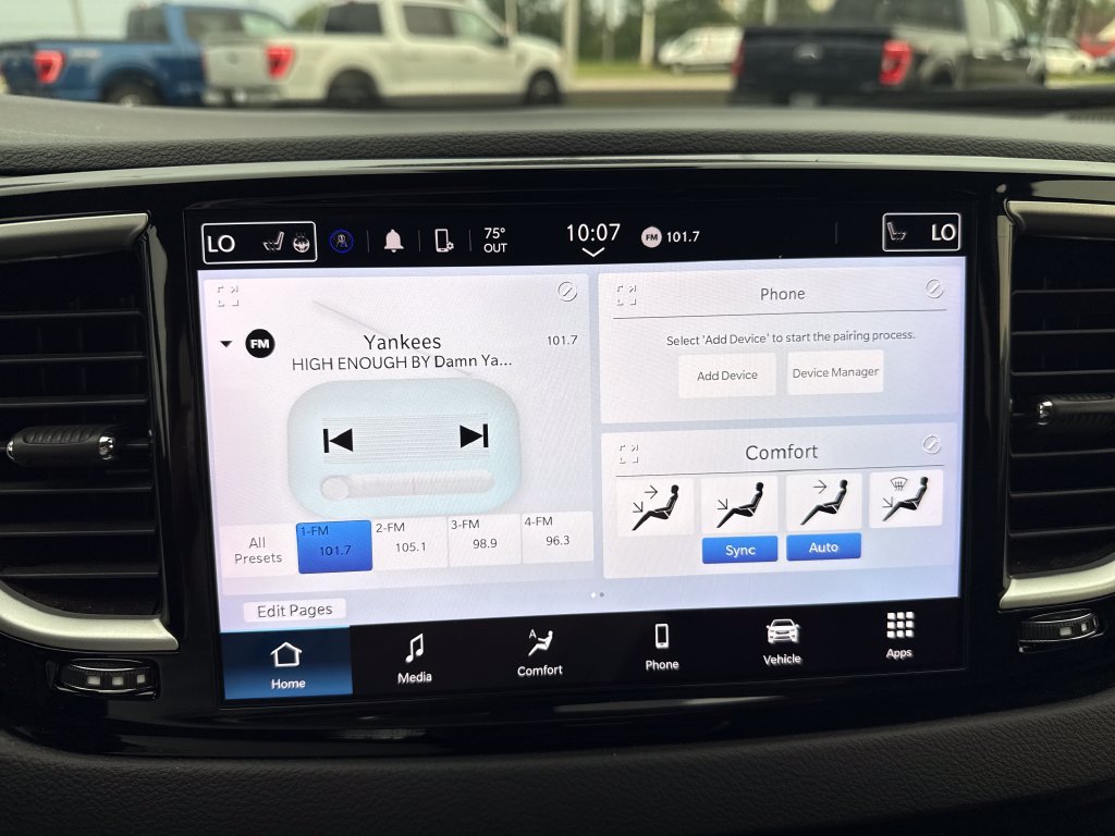 Used 2024 Chrysler Pacifica Touring-L FWD image 12