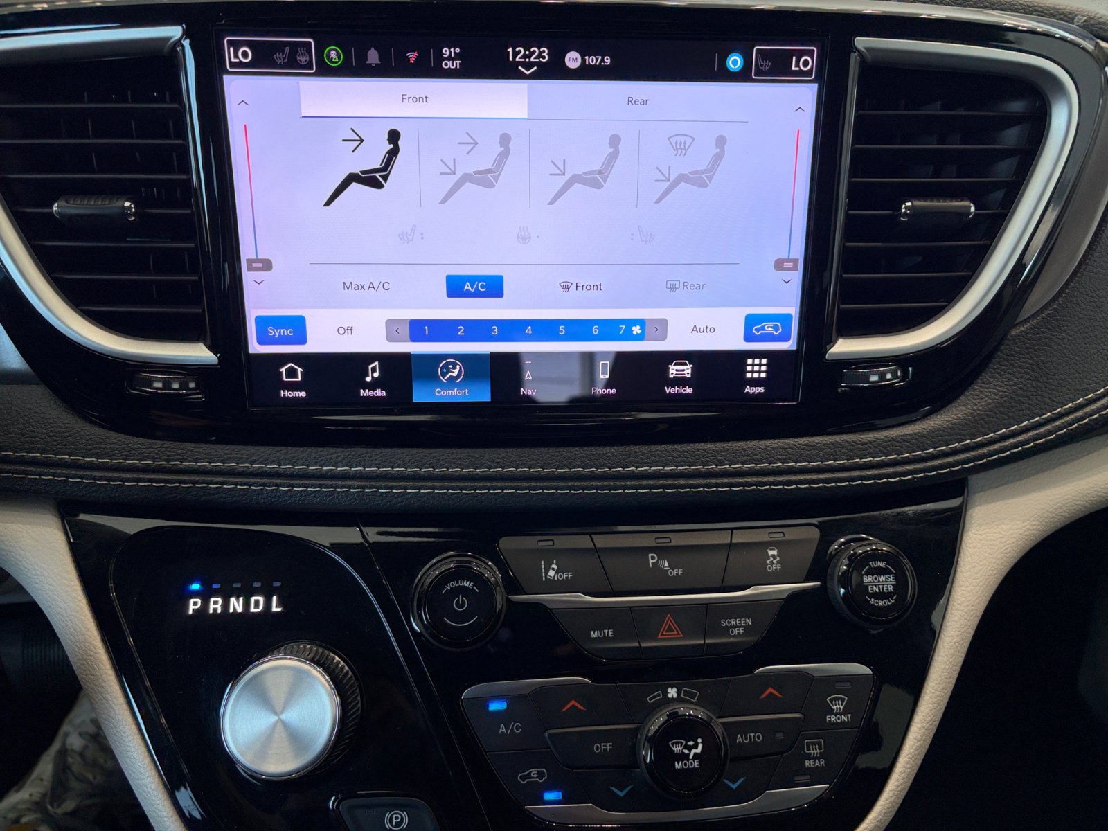 Used 2024 Chrysler Pacifica Limited FWD image 24