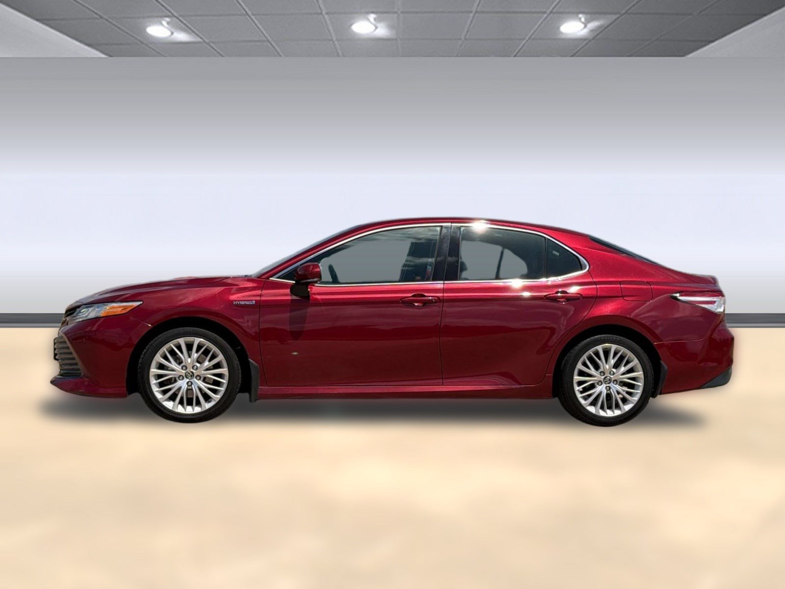 Used 2018 Toyota Camry XLE FWD image 2