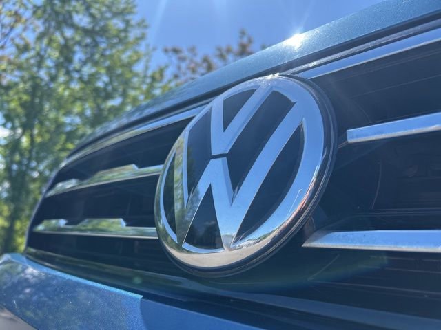 Used 2020 Volkswagen Tiguan SE w/ Panoramic Sunroof Package FWD image 10