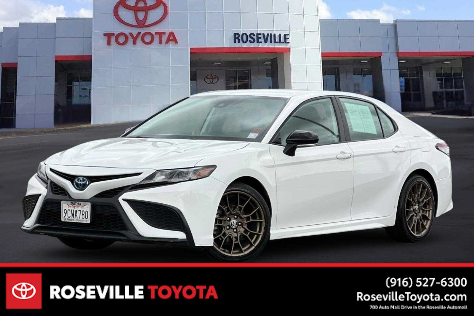 Used 2023 Toyota Camry SE FWD image 1
