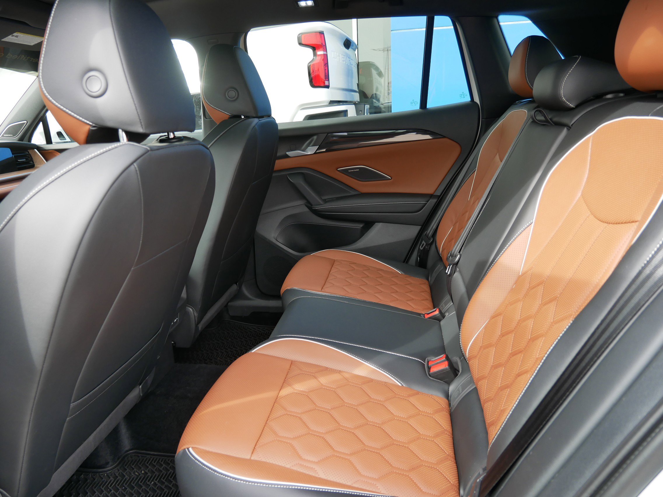 Used 2026 Volkswagen Tiguan SEL R-Line image 9