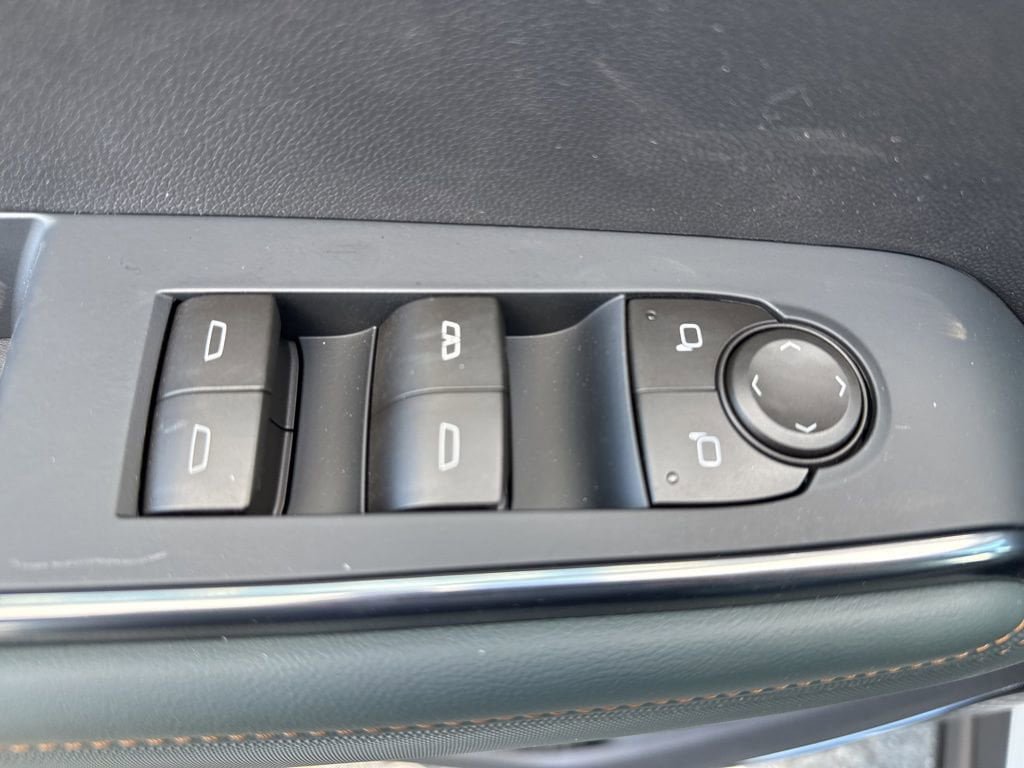 New 2026 GMC Acadia AT4 w/ Luxury Package AWD/4WD image 22